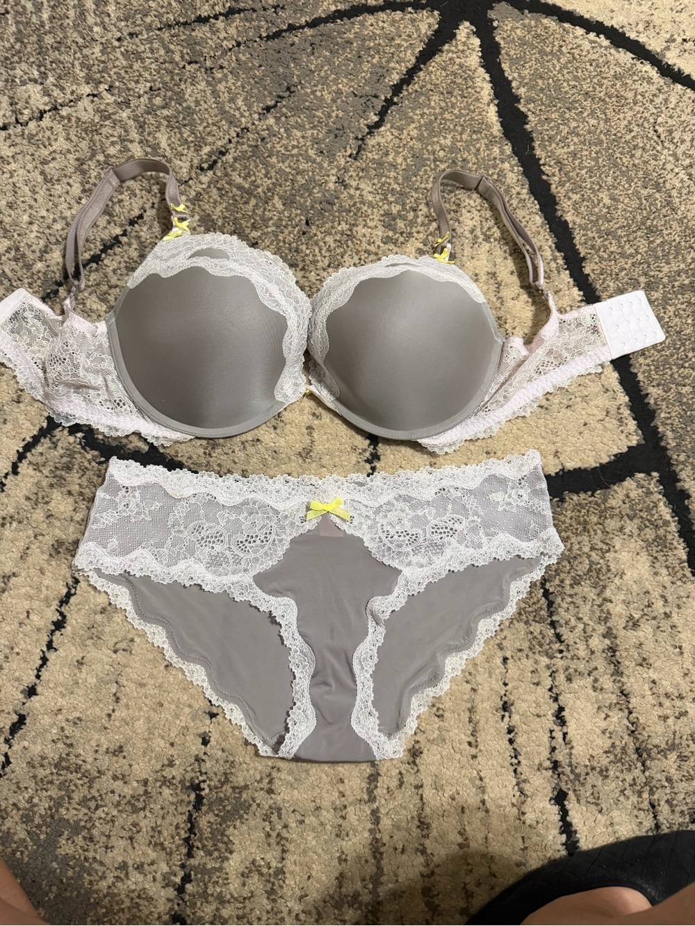 Victorias Secret Dream Angels Lace Trim Push-Up Bra & Panty Set
